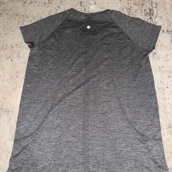 Lululemon Swiftly Short Sleeve Tee Waist Length - Picture 2 of 4